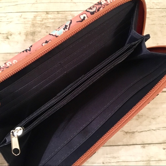 Nautica Wallet Zip Around - Pink Floral Design - Picture 5 of 6